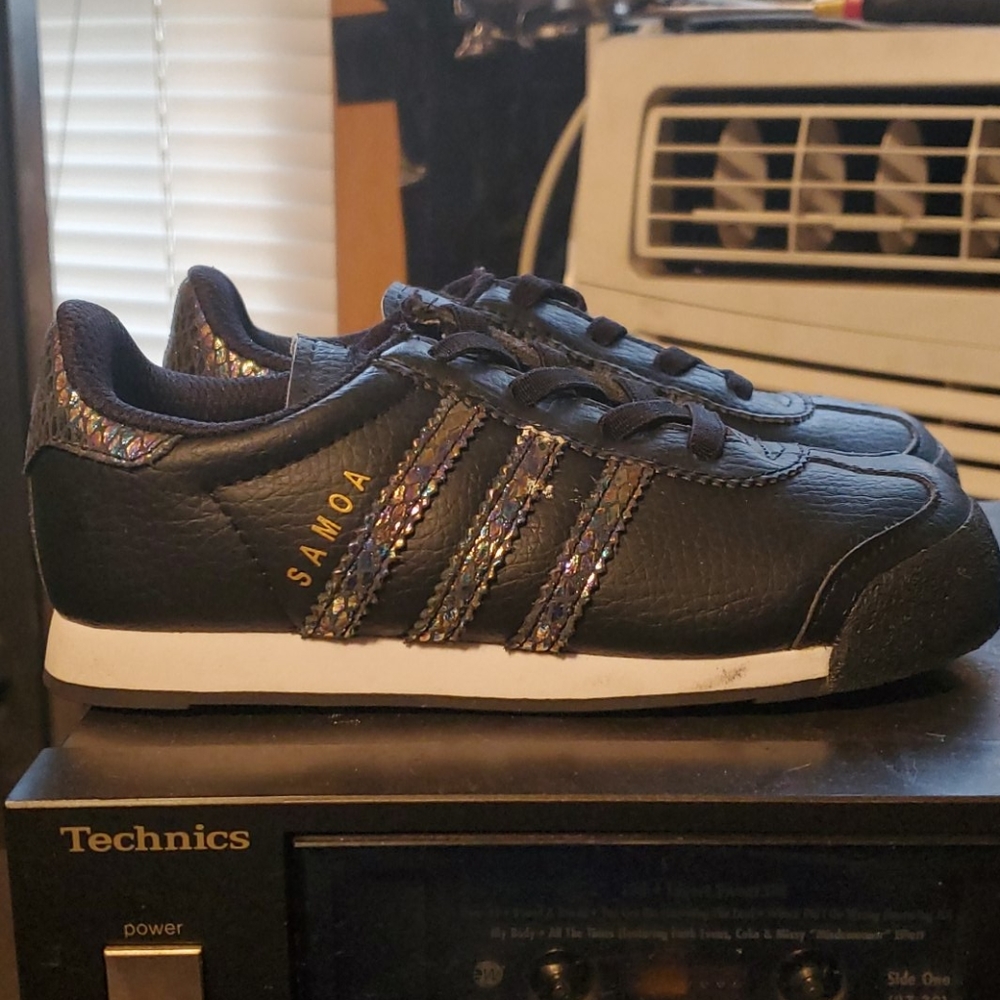 Shoes - Picture 2 of 5